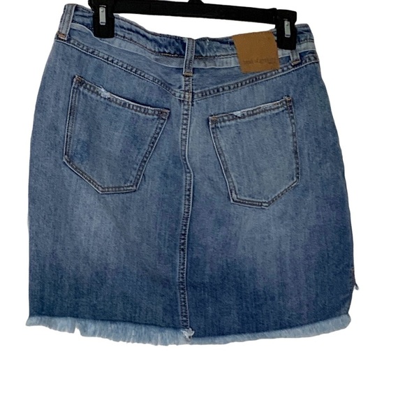 Band of Gypsies jean mini skirt with frayed hem. Size 28 - Picture 2 of 8